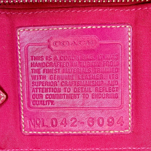 SOLD 💖 Vintage Y2K Barbie Coach Demi Purse in Pink 💖 - Picture 6 of 10